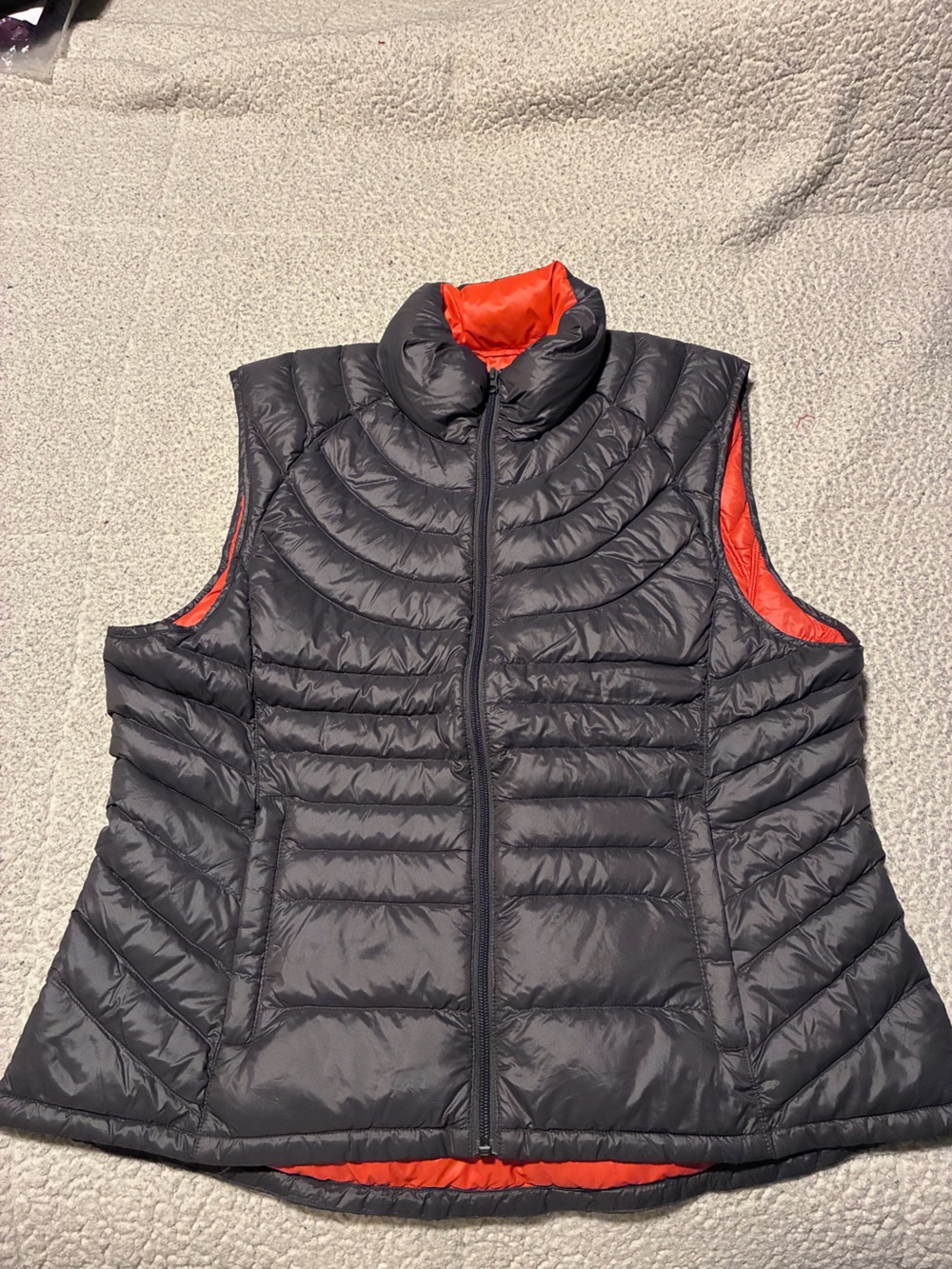 Bernardo Quilted Vest in Black with Orange Lining, goosedown, size XL